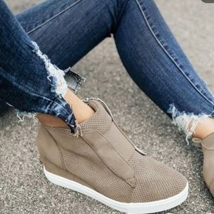 Taupe wedge sneakers
